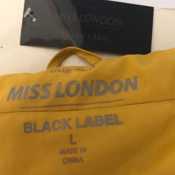 Yellow coat - Picture 1 of 3